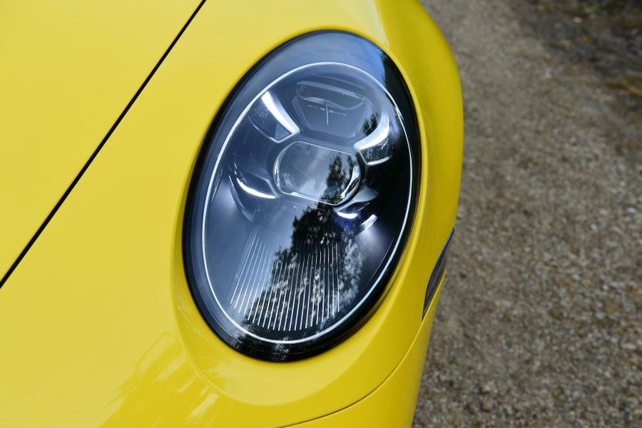 Детали экстерьера Porsche 911 Carrera 4S (992) 2019 года  (UK) (фото 26 из 40)
